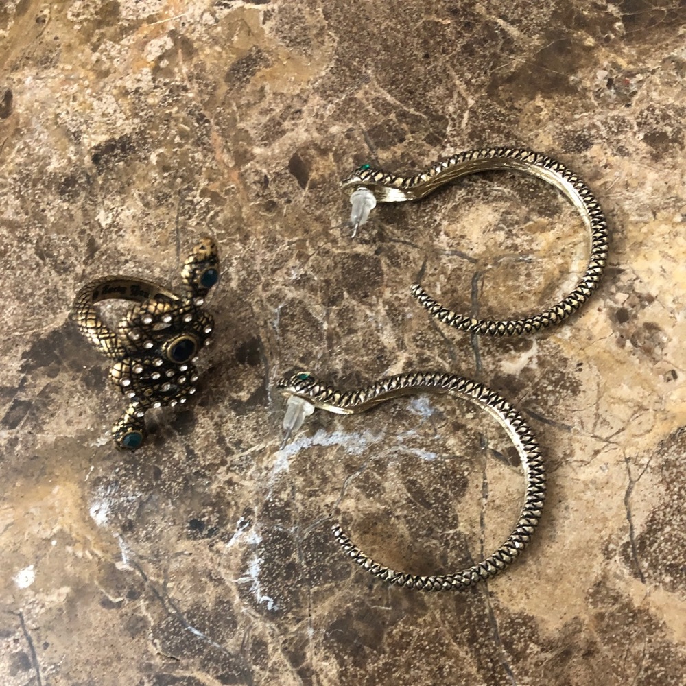 🐍Green-eyed snake earrings and lucky snake ring jewelry set bundle